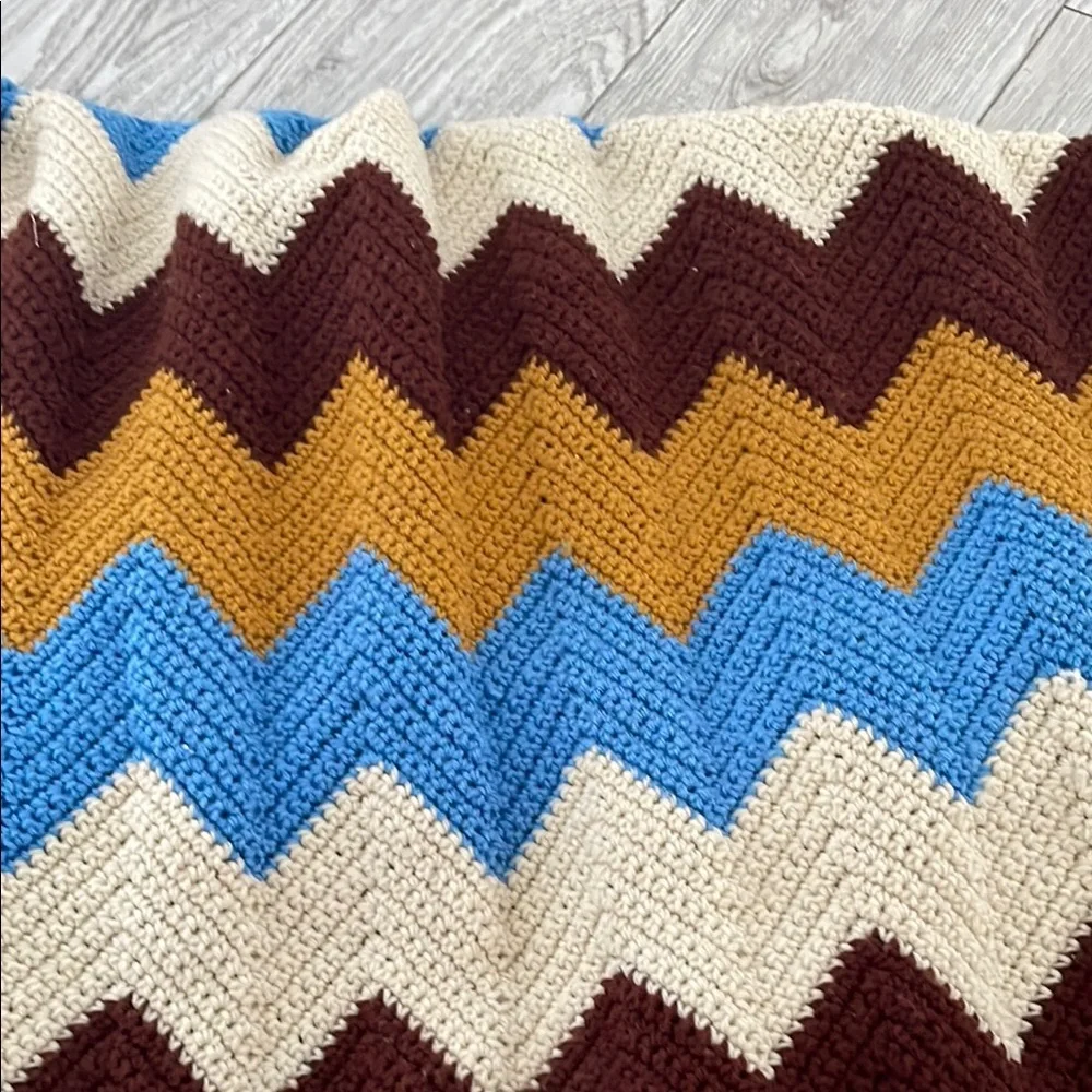 Chevron Pattern Knit Blanket